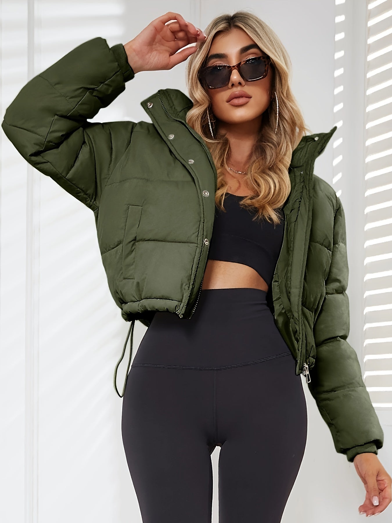 Damen - Kurze Übergangsjacke - Kapuze - Leicht, stylisch und ideal für den Frühling