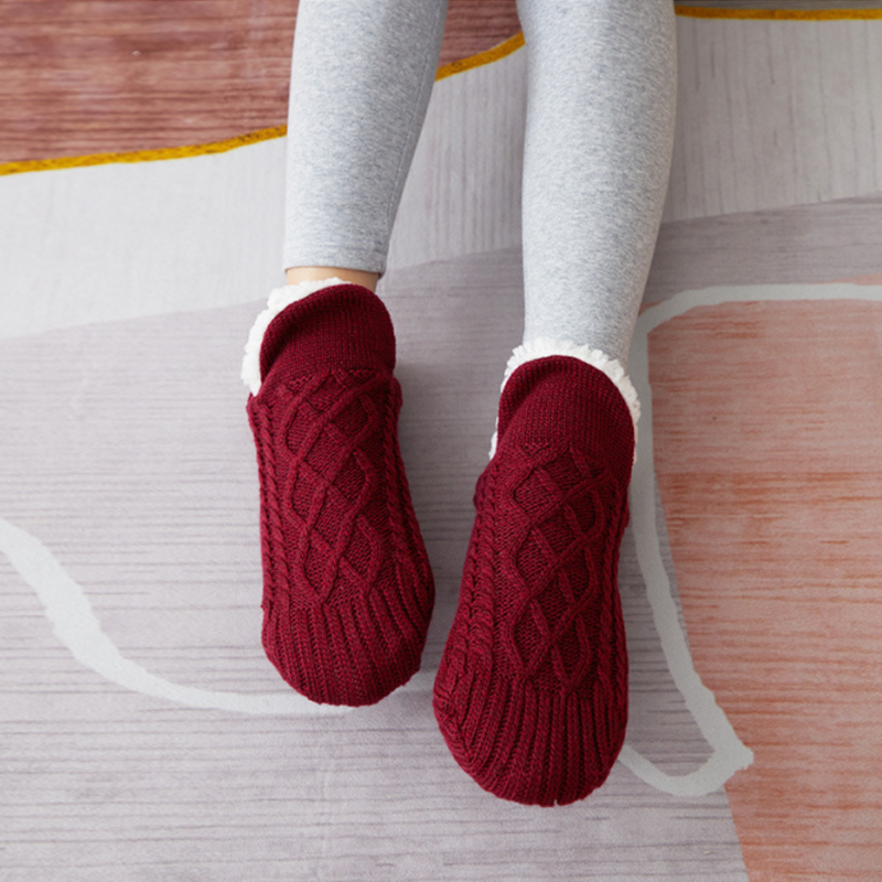 Puffs™️- Flauschige Pantoffelsocken mit V-Mund