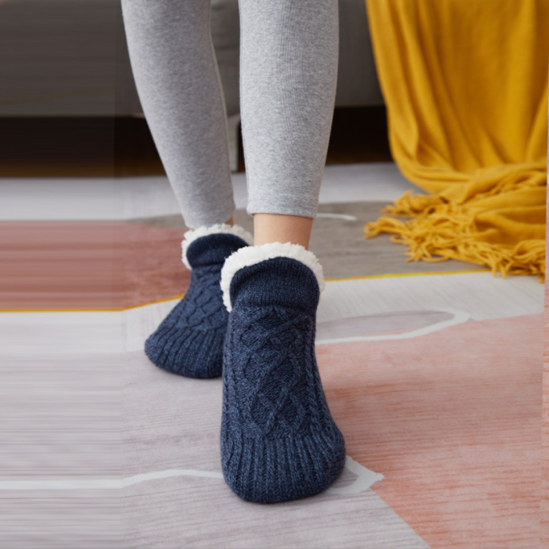 Puffs™️- Flauschige Pantoffelsocken mit V-Mund