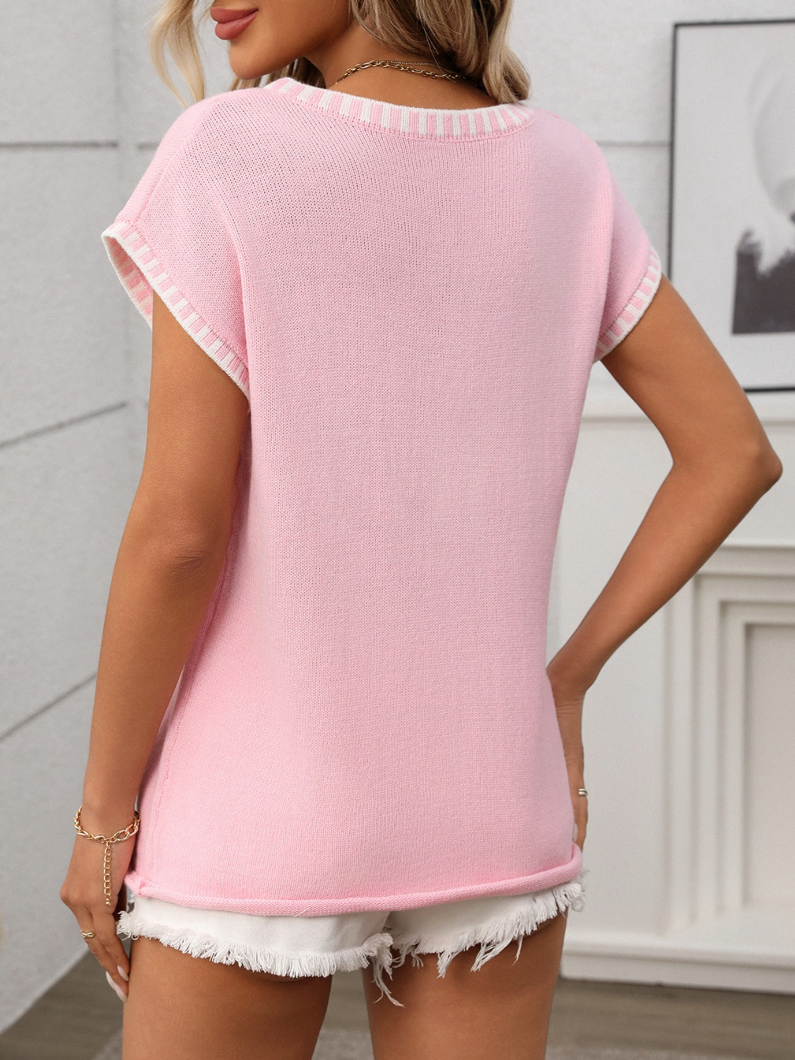 Damen - Kurzärmeliges Strick-Top - Kontrastbesatz und V-Ausschnitt - Stylisch, Bequem & Vielseitig