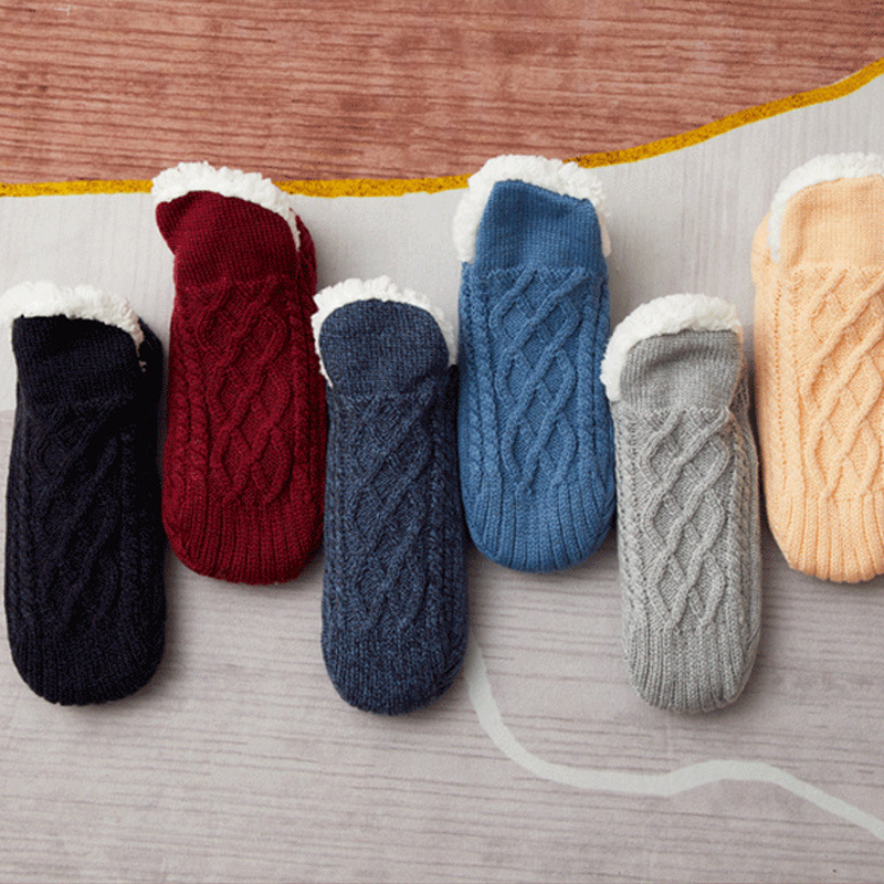 Puffs™️- Flauschige Pantoffelsocken mit V-Mund