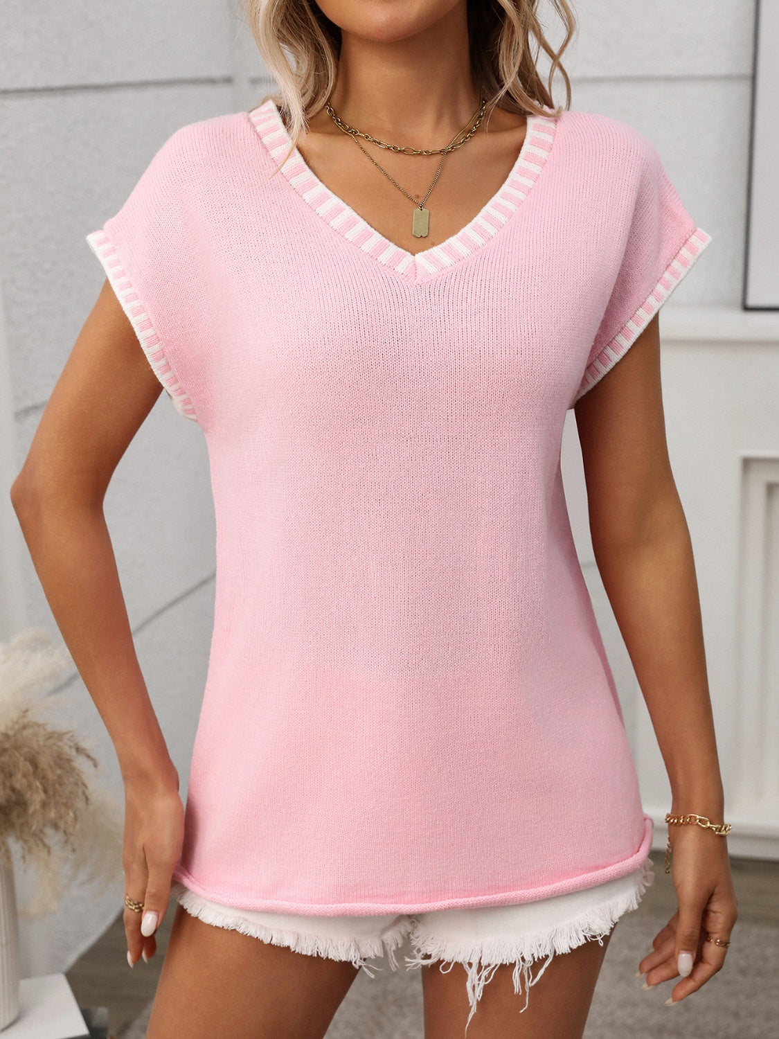 Damen - Kurzärmeliges Strick-Top - Kontrastbesatz und V-Ausschnitt - Stylisch, Bequem & Vielseitig