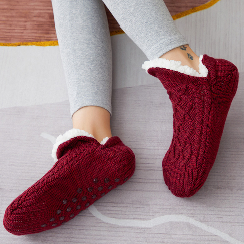 Puffs™️- Flauschige Pantoffelsocken mit V-Mund
