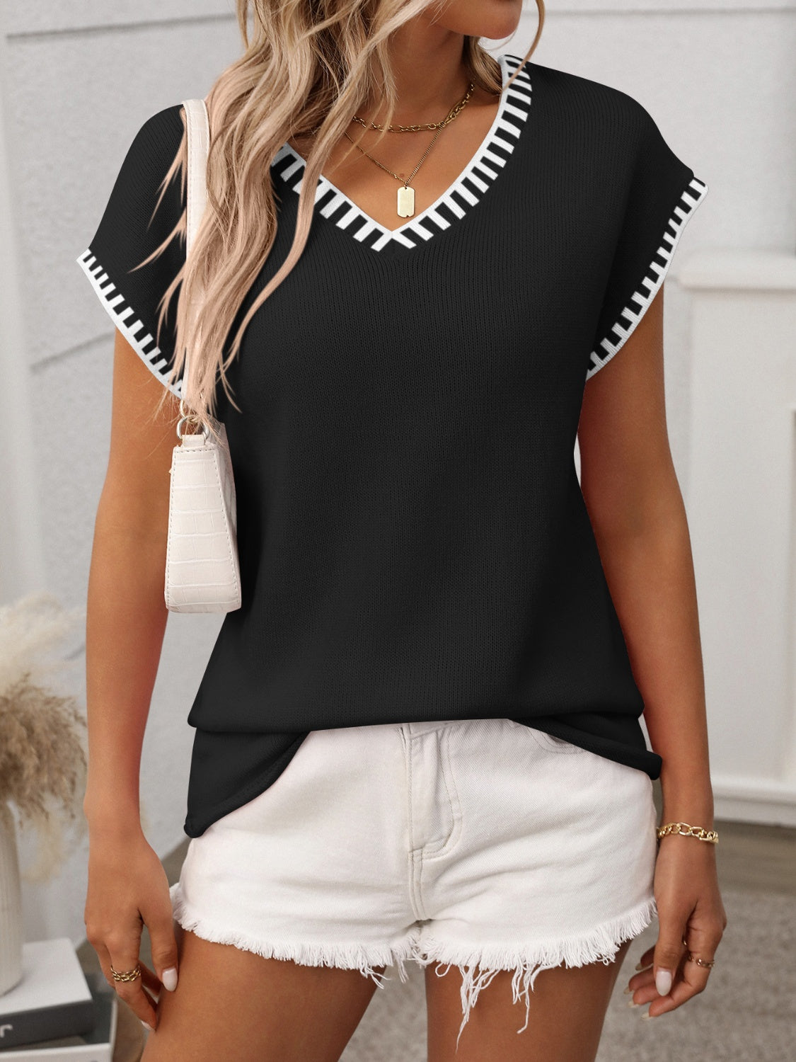 Damen - Kurzärmeliges Strick-Top - Kontrastbesatz und V-Ausschnitt - Stylisch, Bequem & Vielseitig