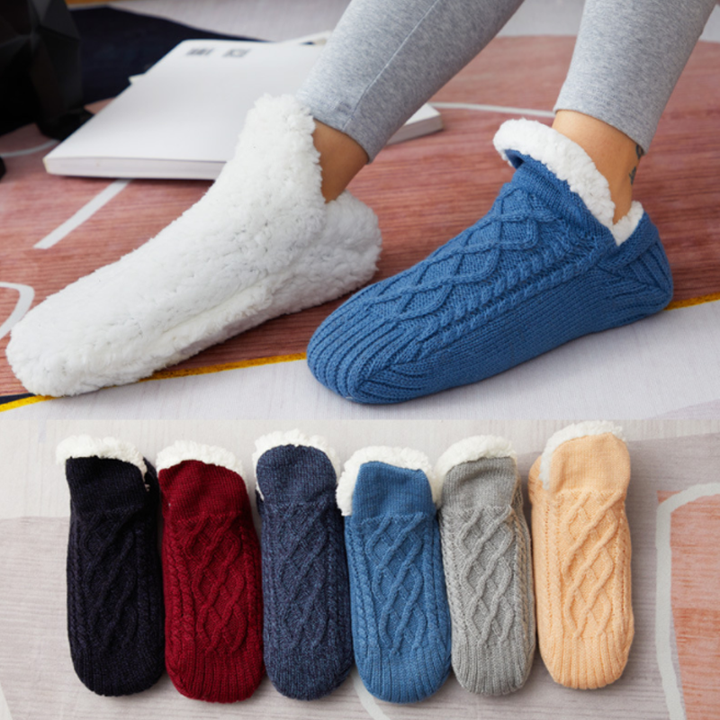 Puffs™️- Flauschige Pantoffelsocken mit V-Mund