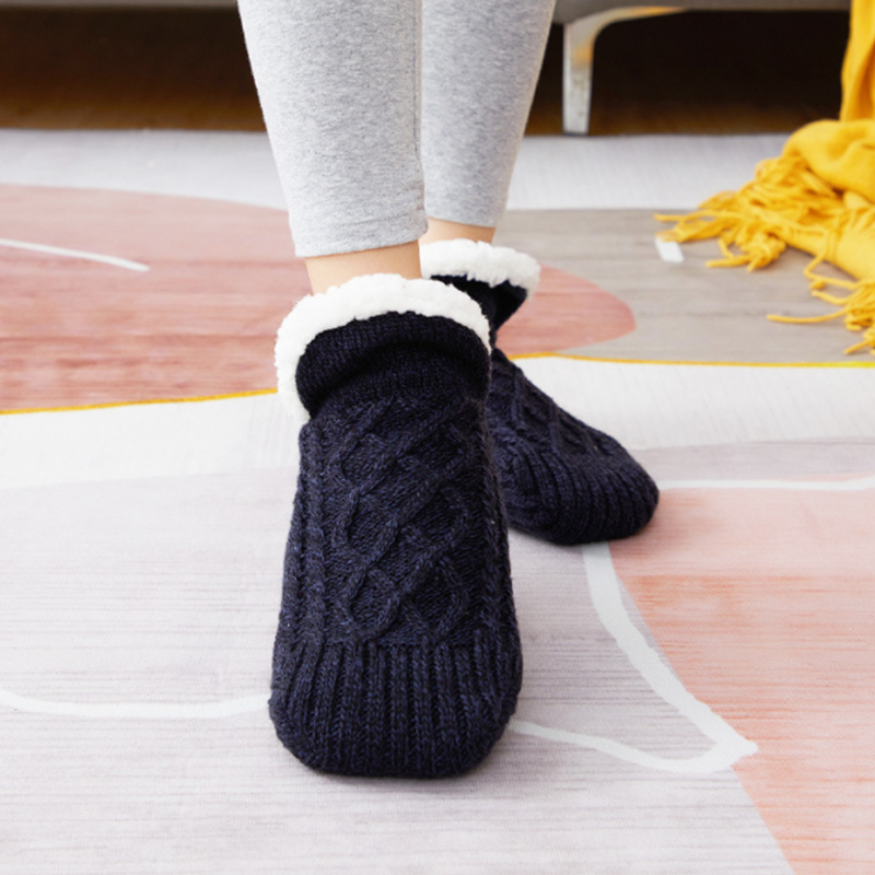 Puffs™️- Flauschige Pantoffelsocken mit V-Mund