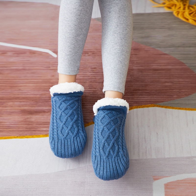 Puffs™️- Flauschige Pantoffelsocken mit V-Mund