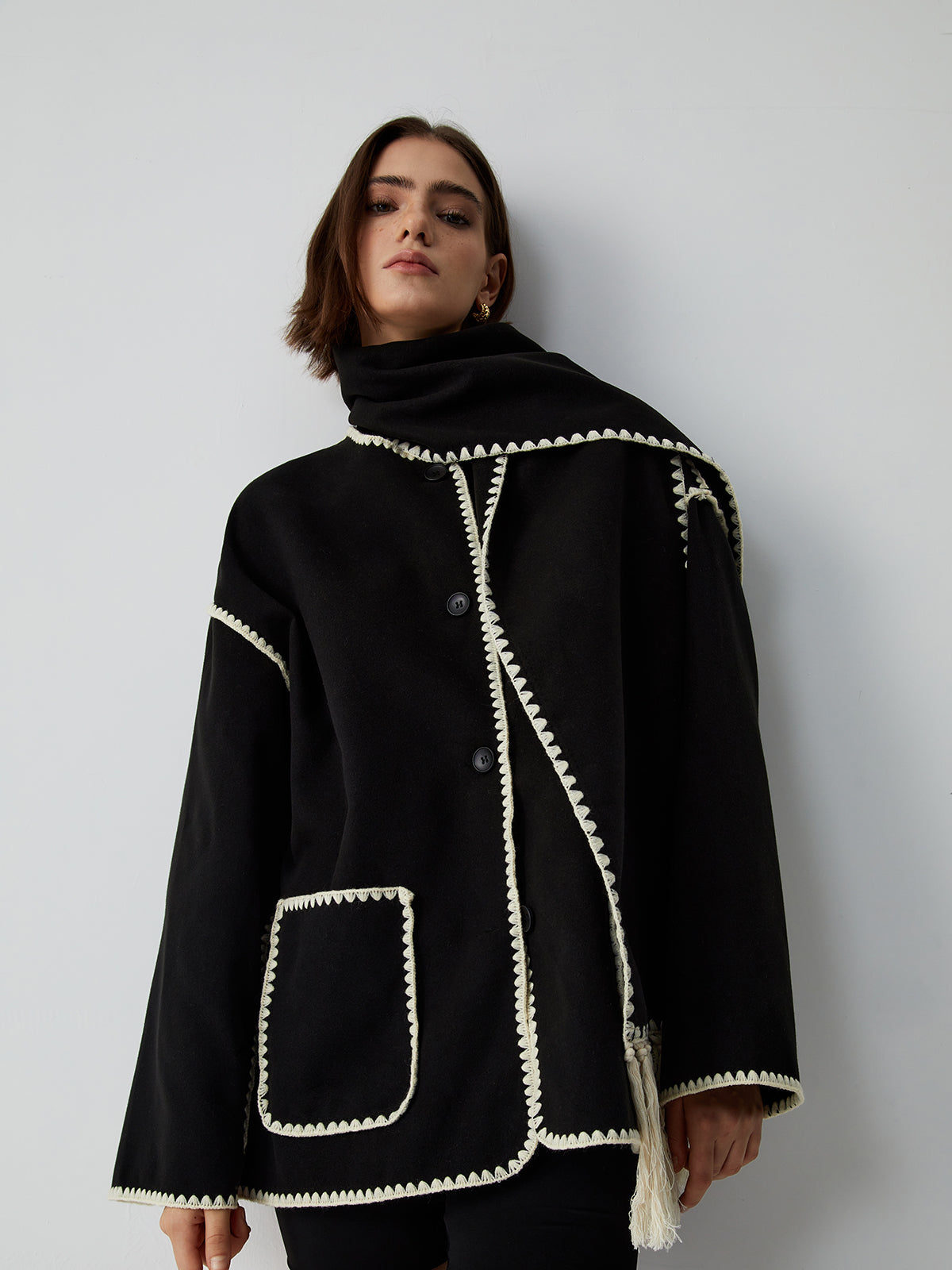 Damen - Jacke - Kontrastbesatz und Schal - Stilvolles, vielseitiges Outfit für jede Gelegenheit