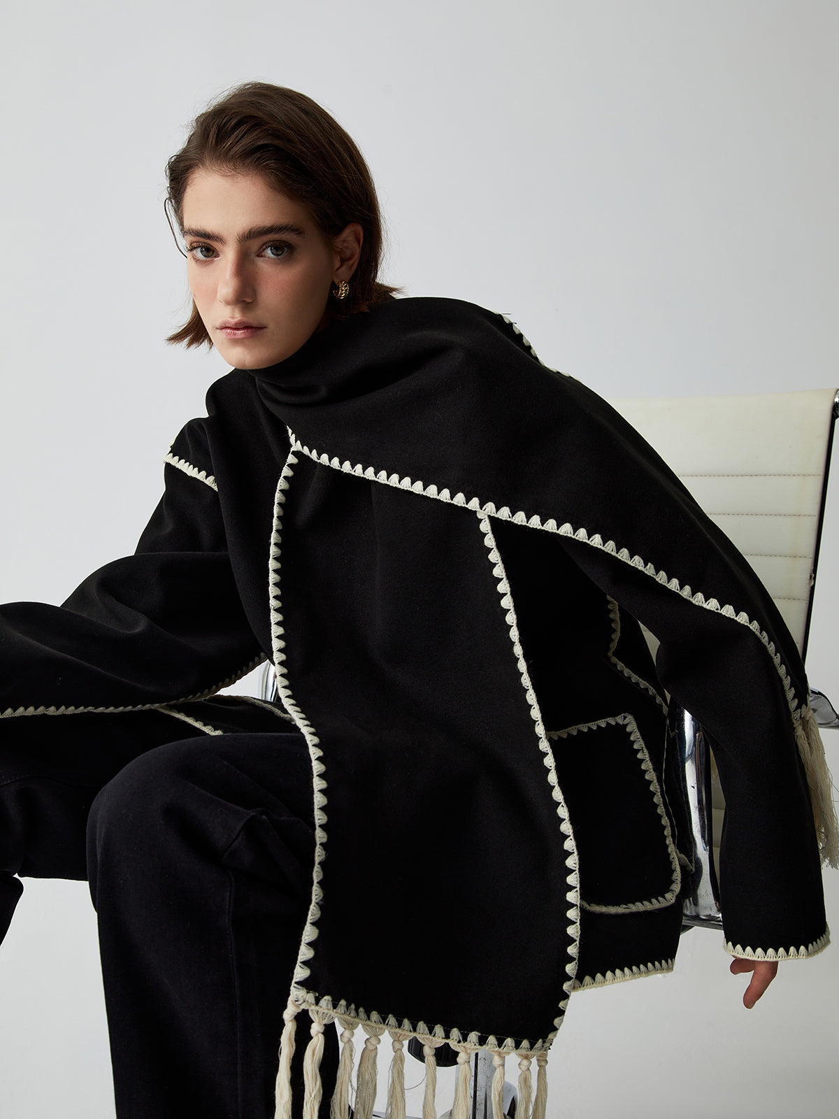 Damen - Jacke - Kontrastbesatz und Schal - Stilvolles, vielseitiges Outfit für jede Gelegenheit
