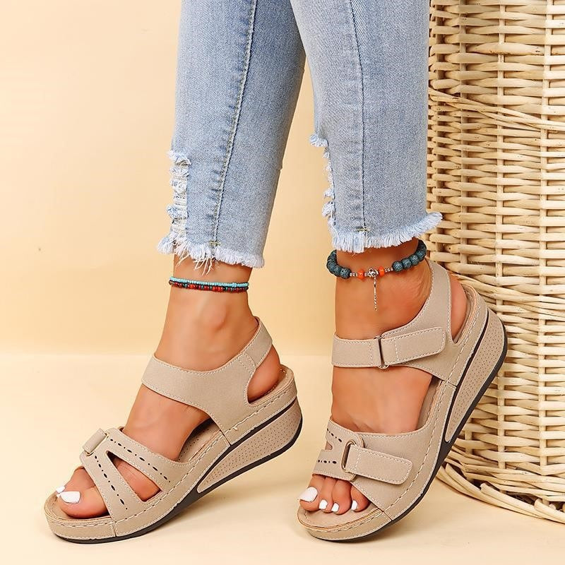 Damen - Legere Keilsandalen - Verstellbare Riemen - Bequeme Sommer-Sandalen für jeden Anlass