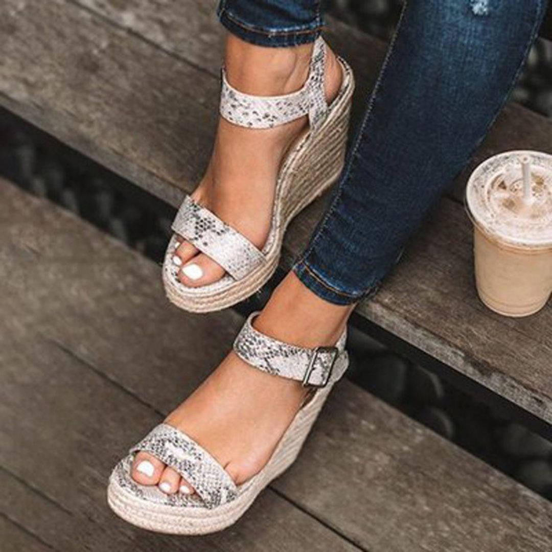 Damen - Slipper mit Keilabsatz – Elegantes und bequemes Design – Perfekt für den Alltag