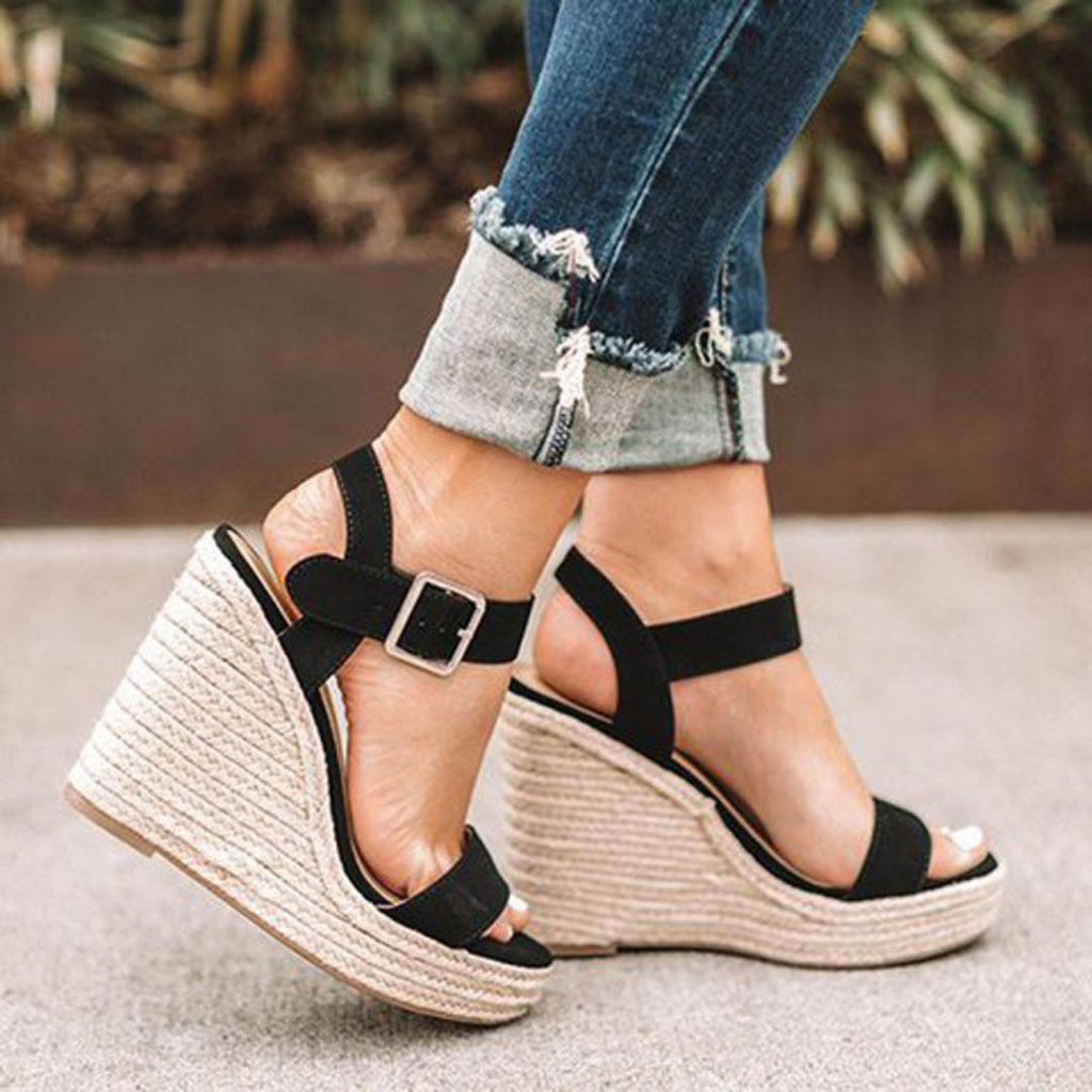 Damen - Slipper mit Keilabsatz – Elegantes und bequemes Design – Perfekt für den Alltag