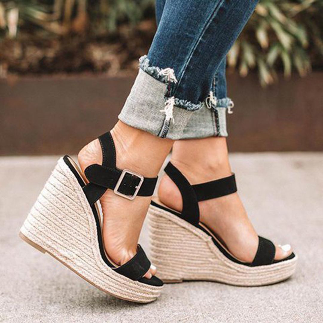 Damen - Slipper mit Keilabsatz – Elegantes und bequemes Design – Perfekt für den Alltag