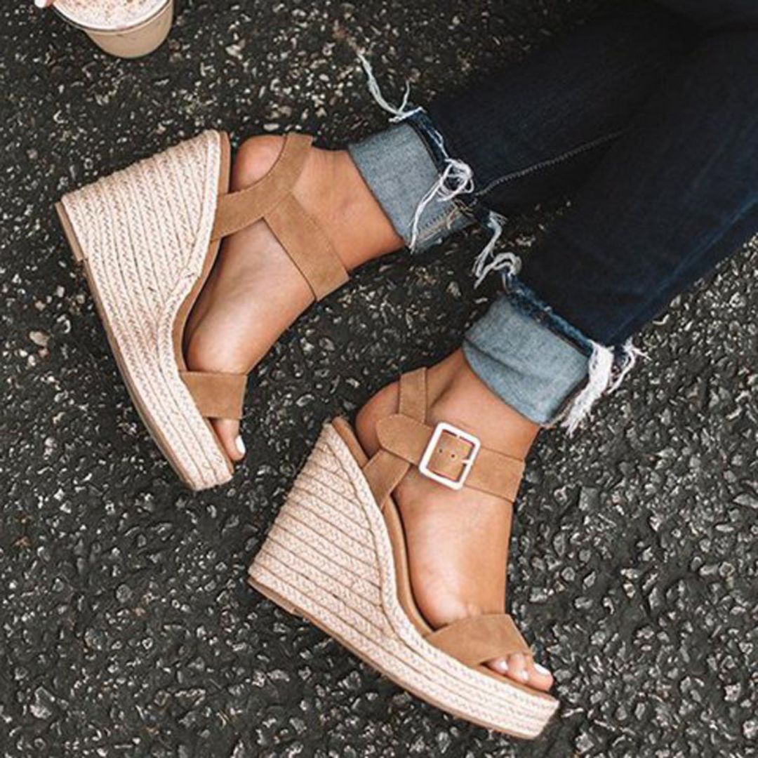 Damen - Slipper mit Keilabsatz – Elegantes und bequemes Design – Perfekt für den Alltag