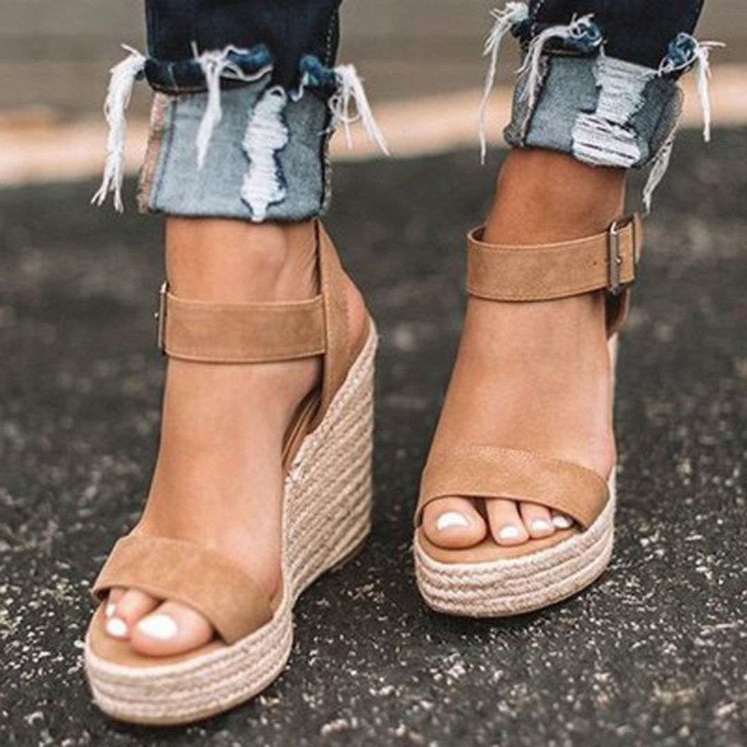 Damen - Slipper mit Keilabsatz – Elegantes und bequemes Design – Perfekt für den Alltag
