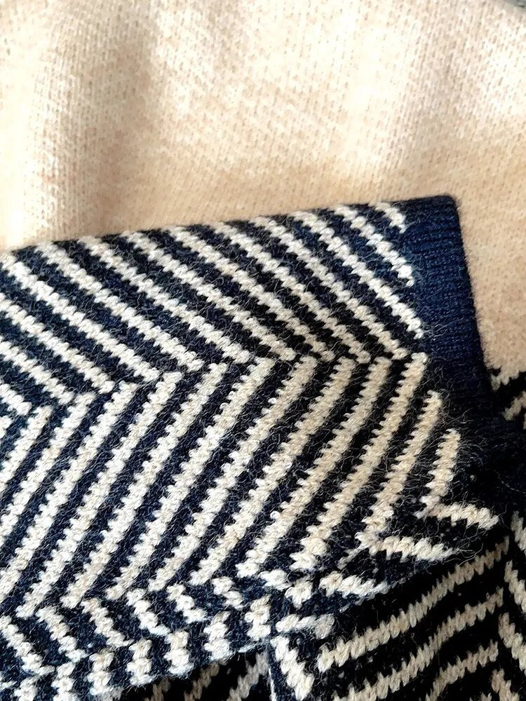 Damen - Hoher Kragen Pullover - Weicher Strickstoff - Modischer Komfort für jeden Anlass