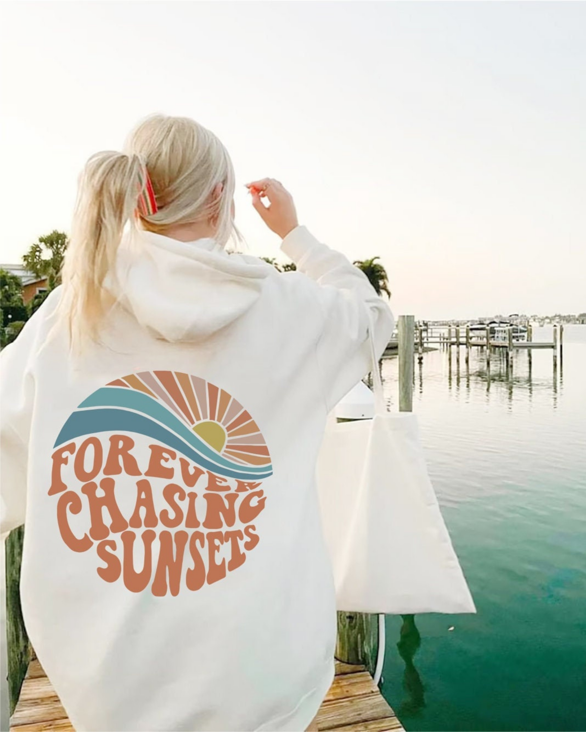 Kyra | Bequemes Kapuzenpulli "Forever chasing sunsets"