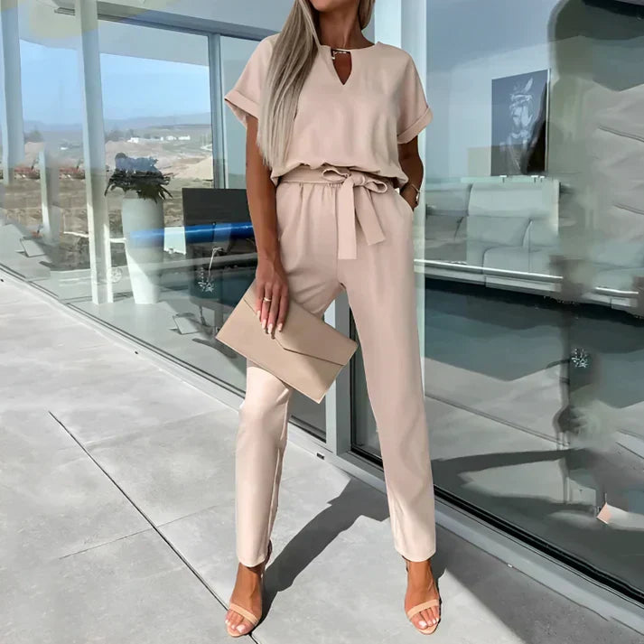 Damen - Jumpsuit - Taillenband und kurzen Ärmeln - Stilvoller Komfort für jeden Anlass