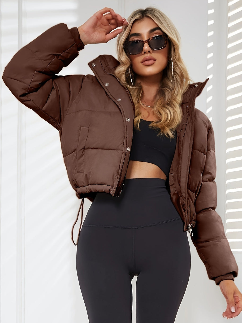 Damen - Kurze Übergangsjacke - Kapuze - Leicht, stylisch und ideal für den Frühling