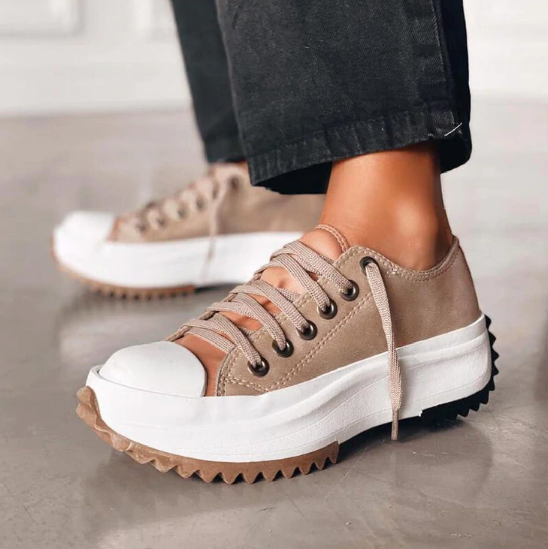 Damen - Plateau Turnschuhe - Schnürverschluss - Stylisch & Komfortabel - Perfekte Begleiter für Alltag und Freizeit