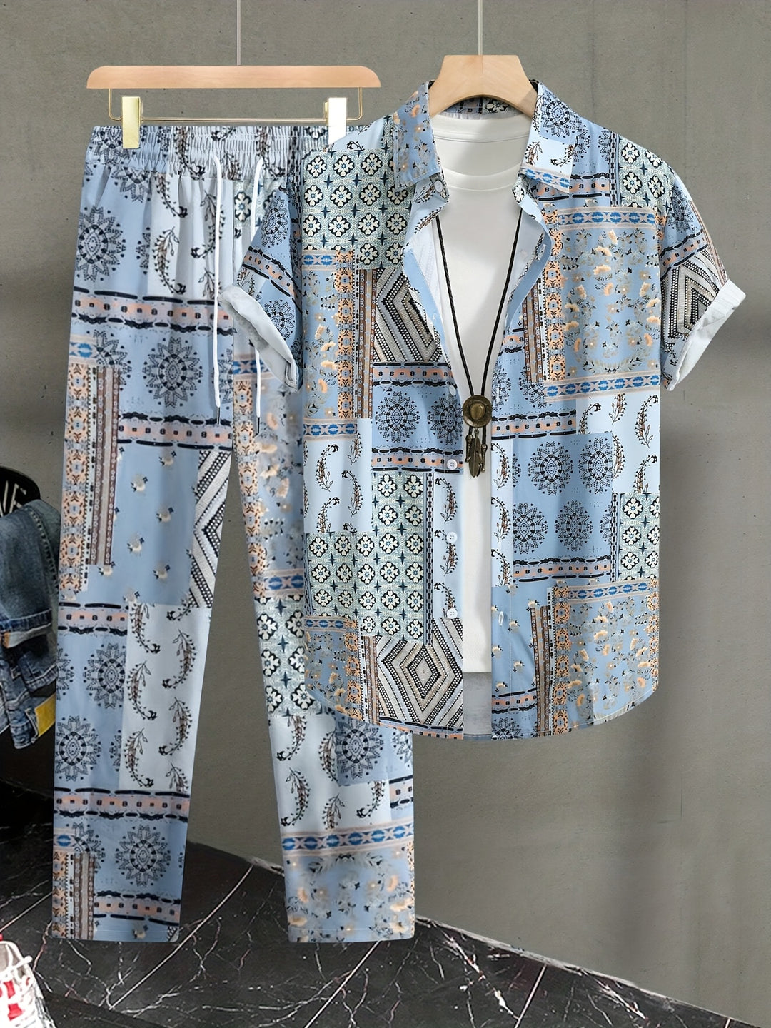 Herrenset | Geometrisches Muster 2-teiliges Set | Kurzarm-Shirt & Hose für den Sommer