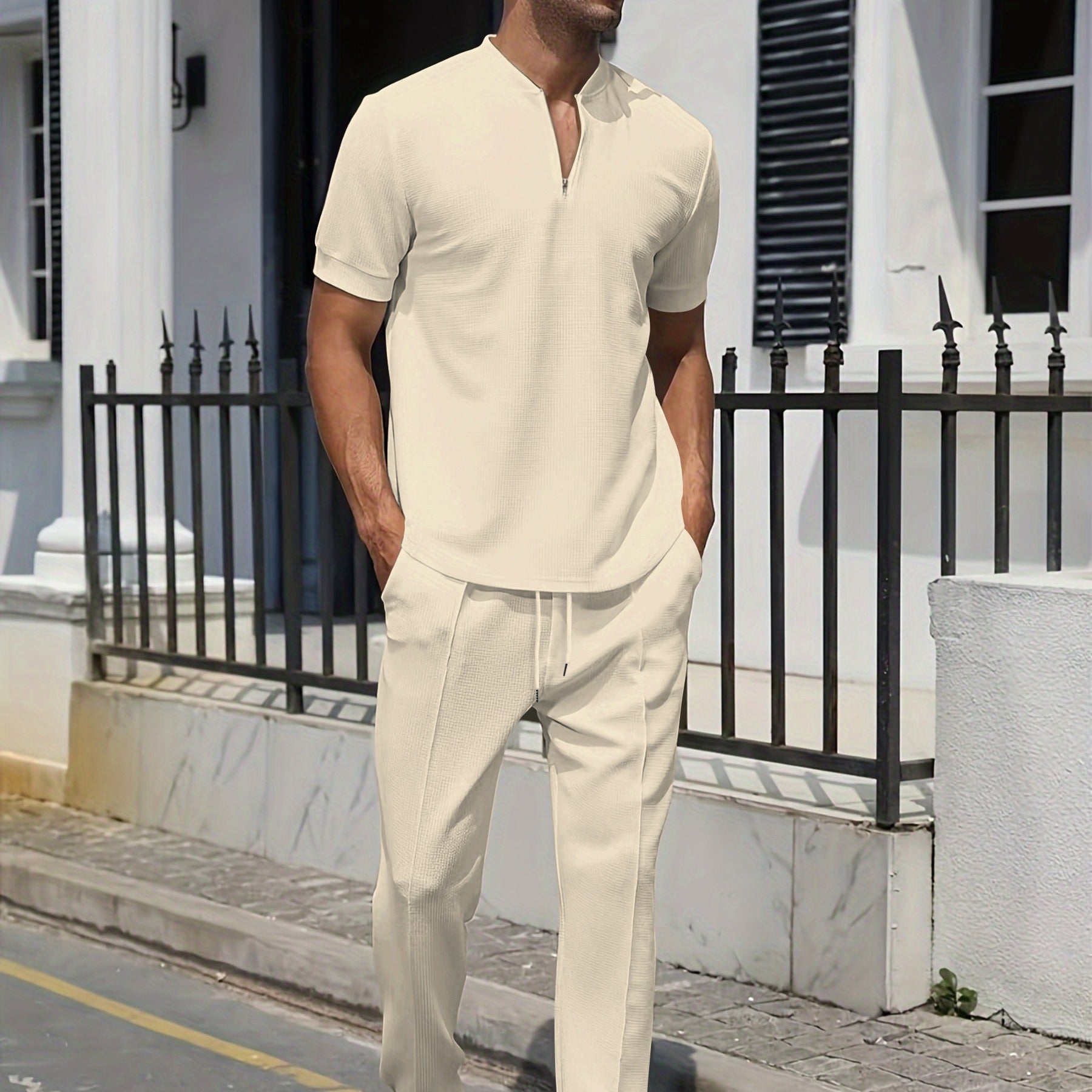 Herrenset | Zweiteiliges Freizeit-Set | Graues T-Shirt mit V-Ausschnitt und Hose mit Tasche