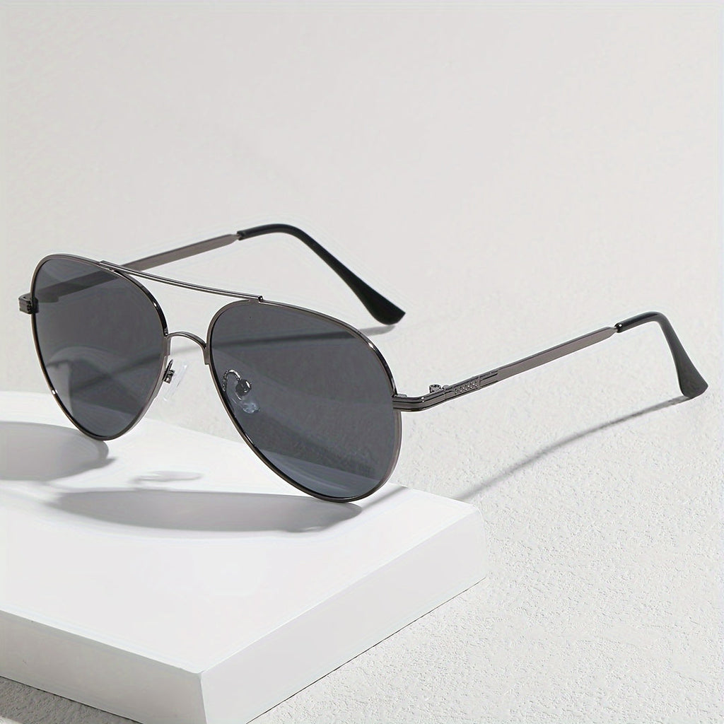 Stylische Piloten-Sonnenbrille für Herren mit Metallrahmen und PC-Gläsern für Freizeitkleidung | Roy