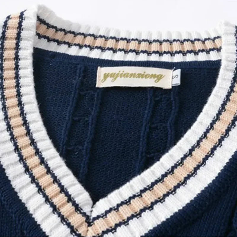 Bequemer und stilvoller ärmelloser Herren-Pullover mit V-Ausschnitt und klassischer Eleganz | Sem