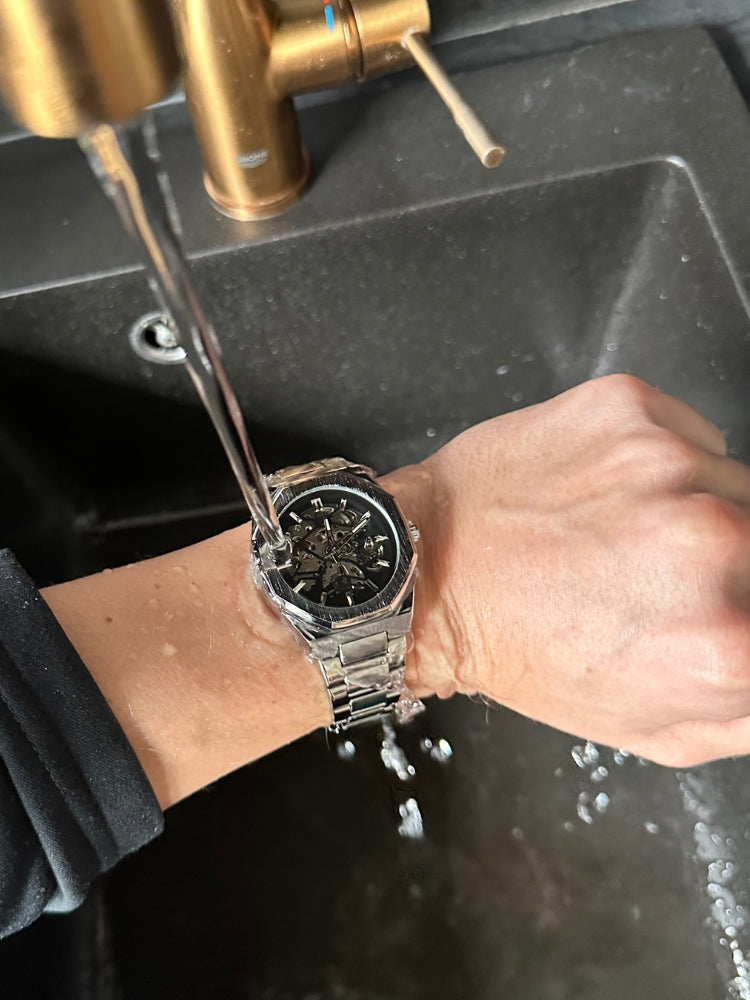 Schlanke und stilvolle Herrenuhr mit zeitloser Präzision und modernem Design | Floris