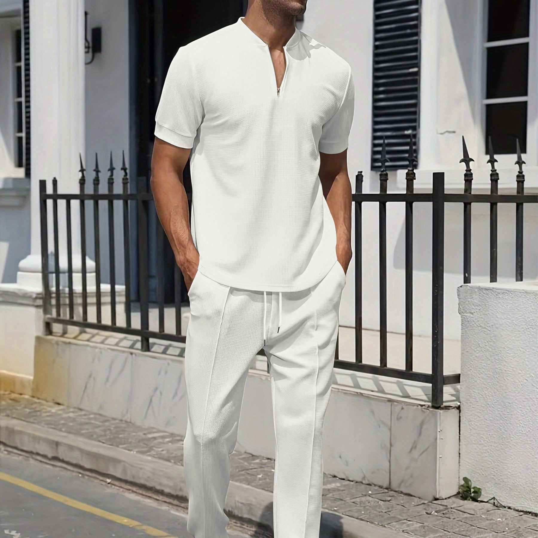 Herrenset | Zweiteiliges Freizeit-Set | Graues T-Shirt mit V-Ausschnitt und Hose mit Tasche