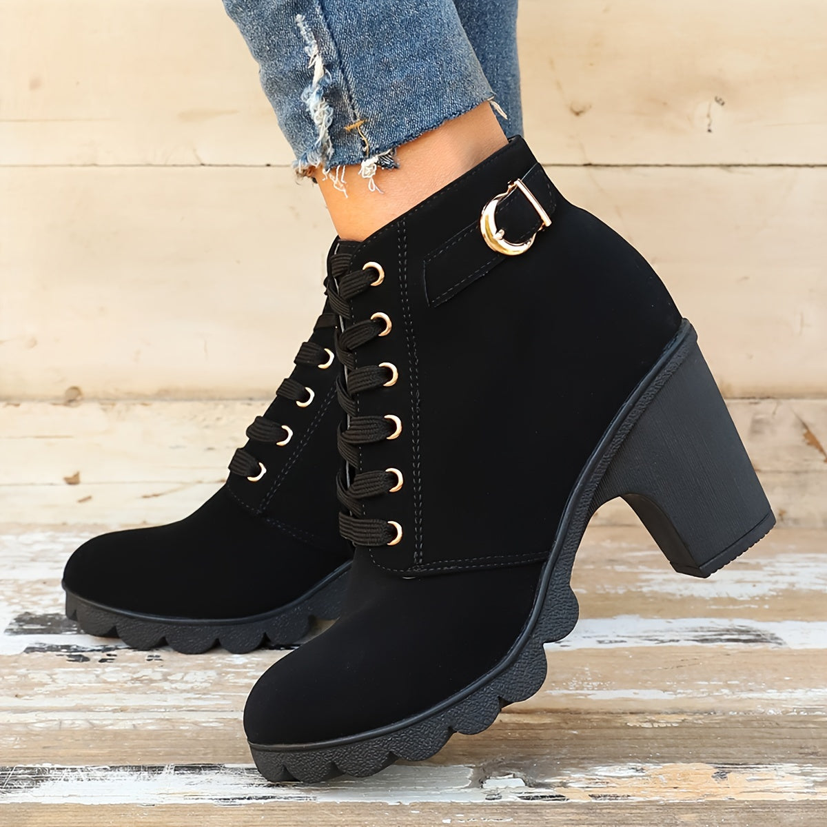 Lotte | Unifarbene Stiefel mit klobigem Absatz