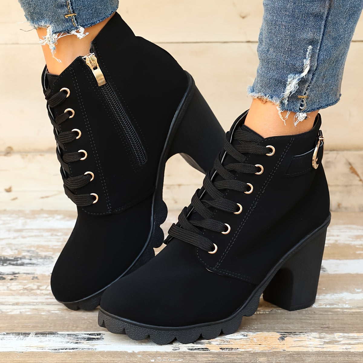 Lotte | Unifarbene Stiefel mit klobigem Absatz