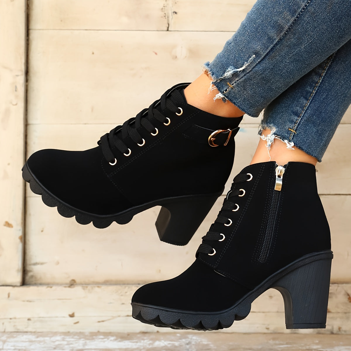 Lotte | Unifarbene Stiefel mit klobigem Absatz
