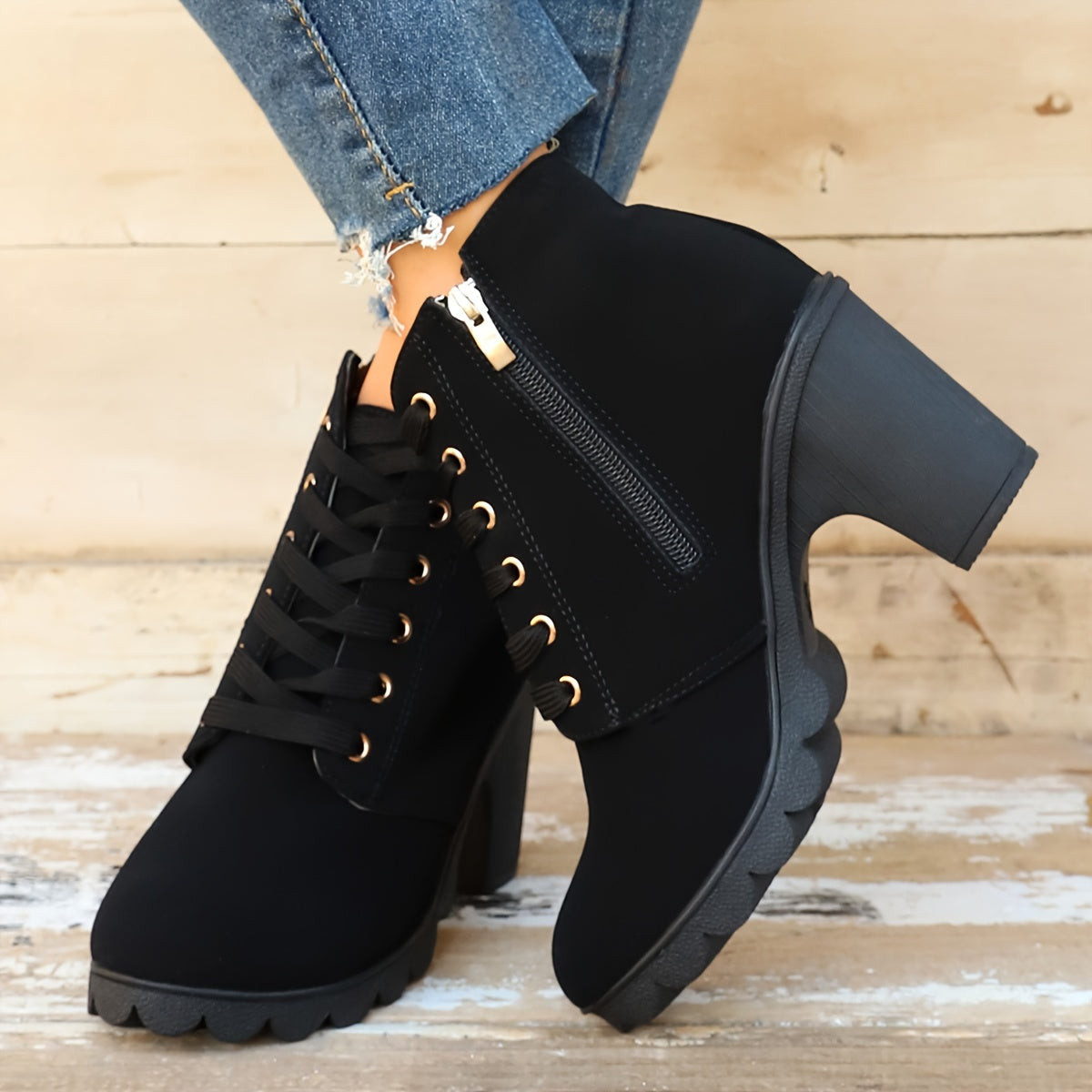 Lotte | Unifarbene Stiefel mit klobigem Absatz