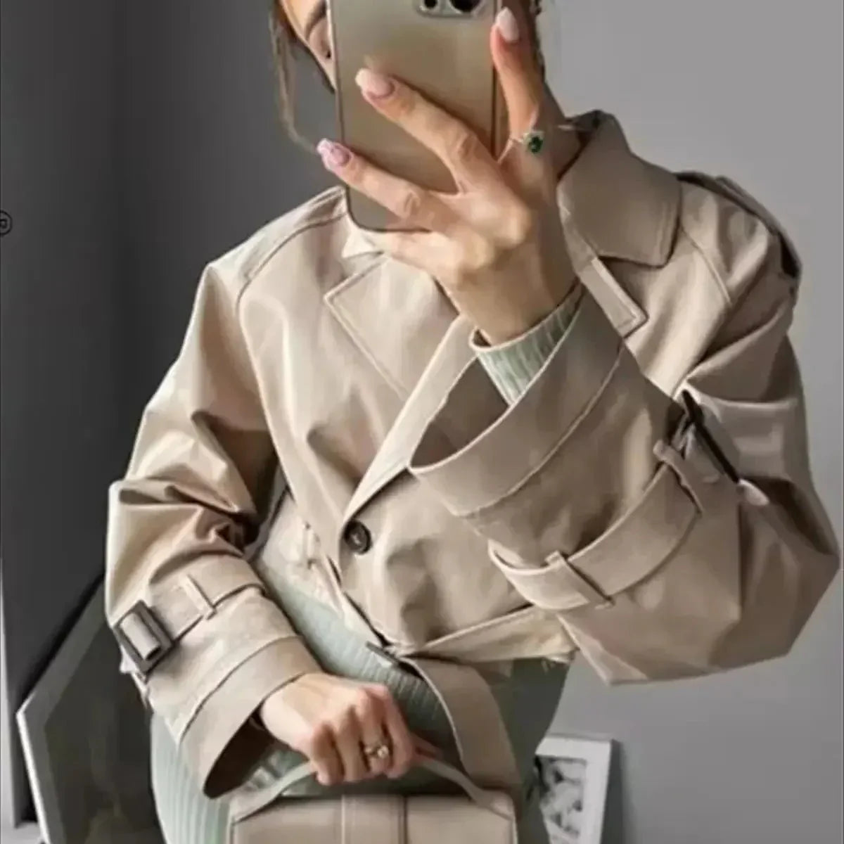 Damen - Stylischer kurzer Trenchcoat - Hochwertigem Material - Modisches Design - Perfekt für jede Gelegenheit