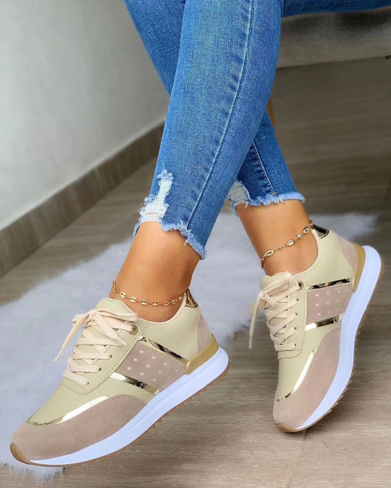 Turnschuhe mit Blockfarbe